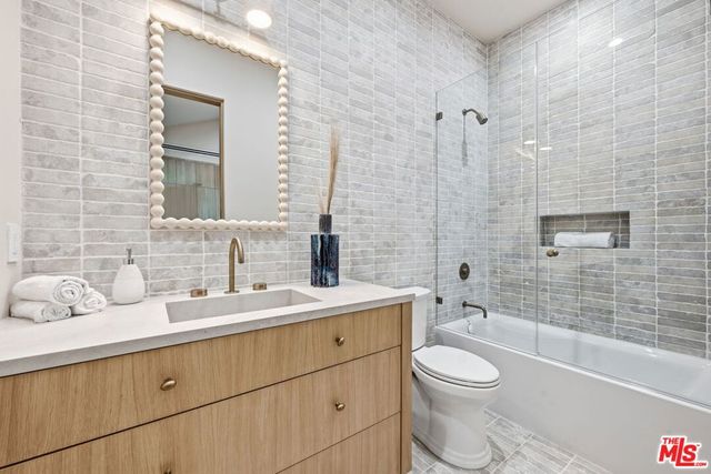 16643 Addison Street, Encino, CA 91436