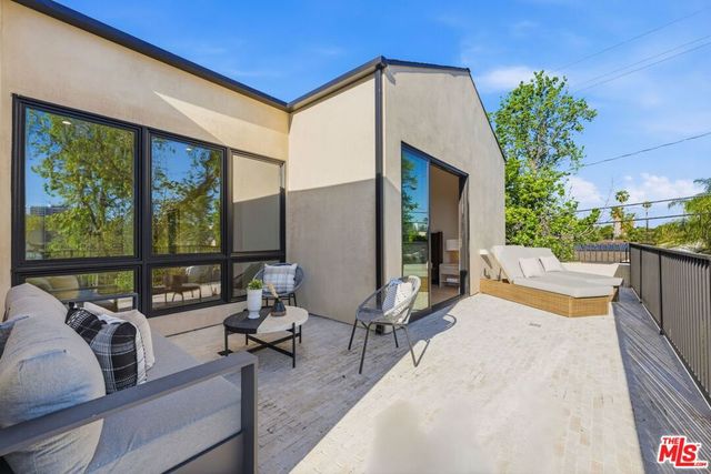 16643 Addison Street, Encino, CA 91436
