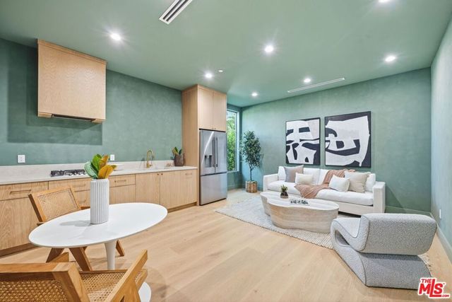 16643 Addison Street, Encino, CA 91436