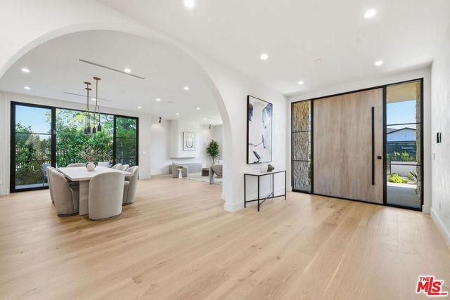 16643 Addison Street, Encino, CA 91436