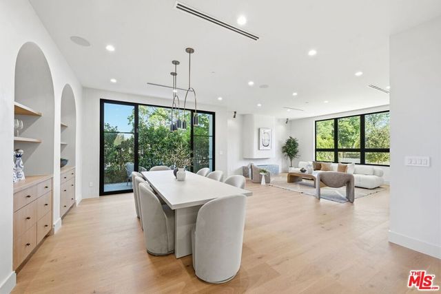 16643 Addison Street, Encino, CA 91436