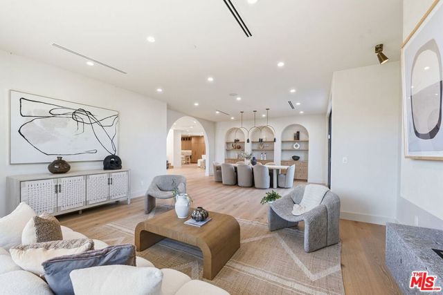 16643 Addison Street, Encino, CA 91436