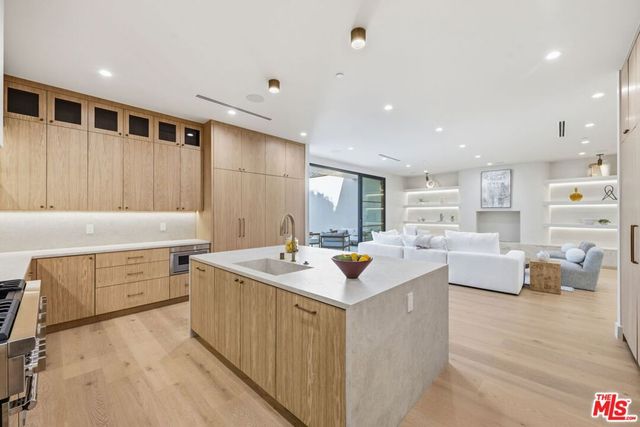 16643 Addison Street, Encino, CA 91436