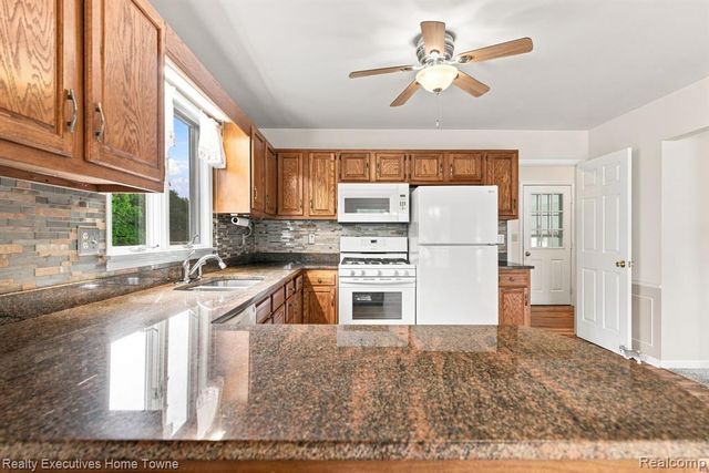 3282 Sapphire Lane, Fort Gratiot, MI 48059