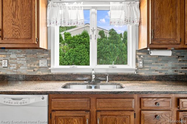 3282 Sapphire Lane, Fort Gratiot, MI 48059