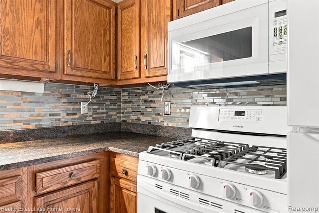 3282 Sapphire Lane, Fort Gratiot, MI 48059