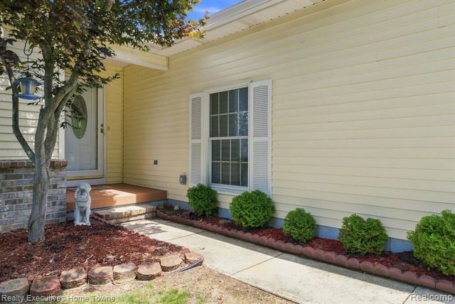 3282 Sapphire Lane, Fort Gratiot, MI 48059