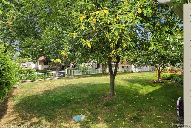 3282 Sapphire Lane, Fort Gratiot, MI 48059
