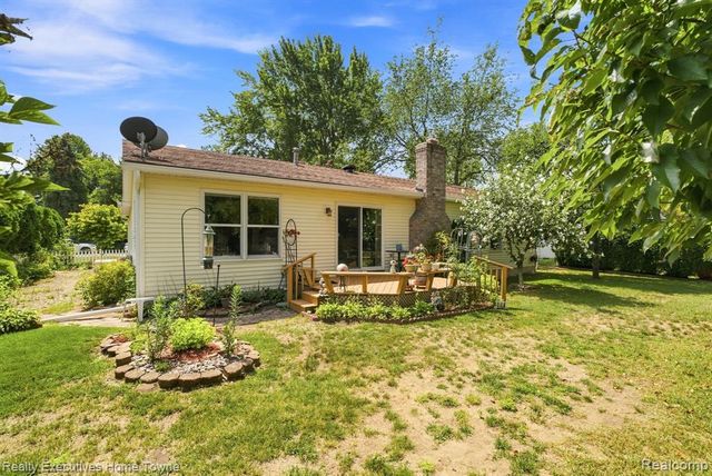 3282 Sapphire Lane, Fort Gratiot, MI 48059