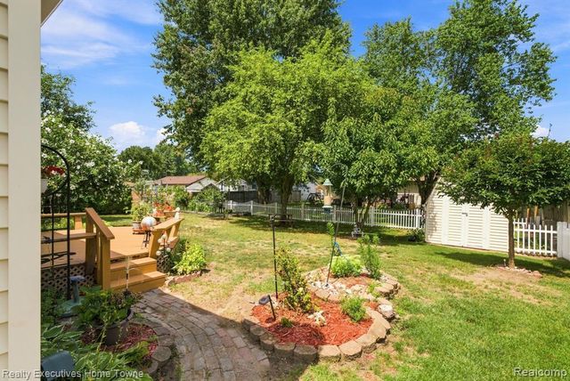 3282 Sapphire Lane, Fort Gratiot, MI 48059