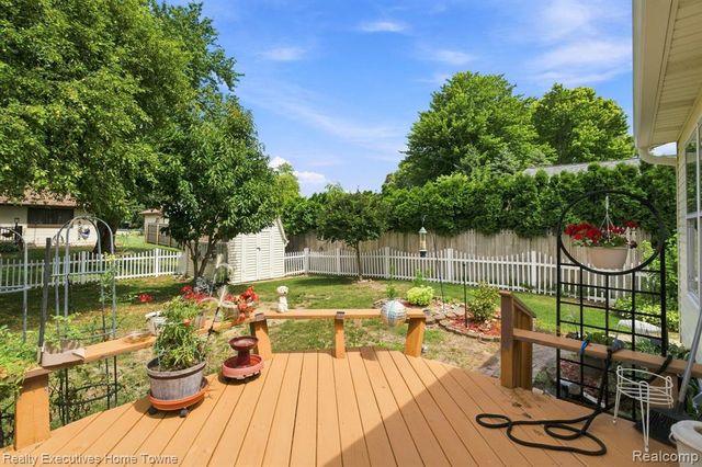 3282 Sapphire Lane, Fort Gratiot, MI 48059