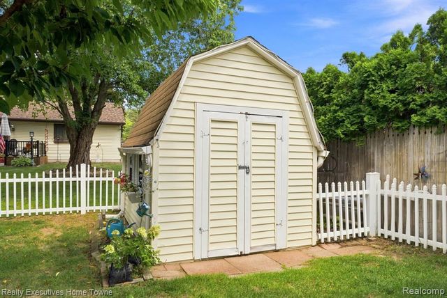 3282 Sapphire Lane, Fort Gratiot, MI 48059