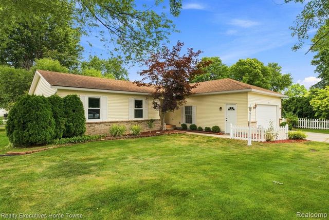 3282 Sapphire Lane, Fort Gratiot, MI 48059