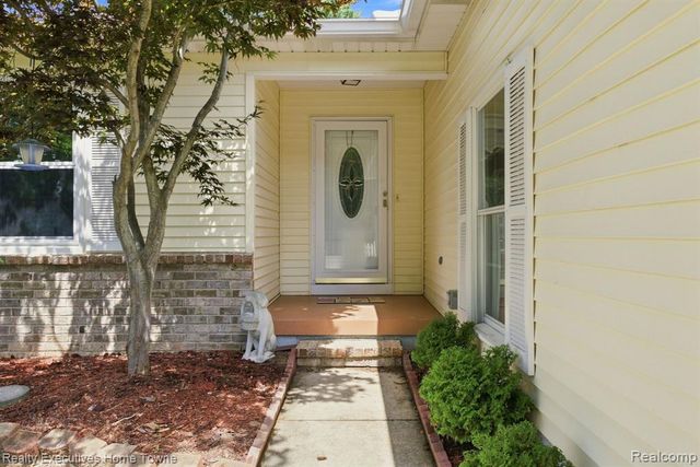 3282 Sapphire Lane, Fort Gratiot, MI 48059