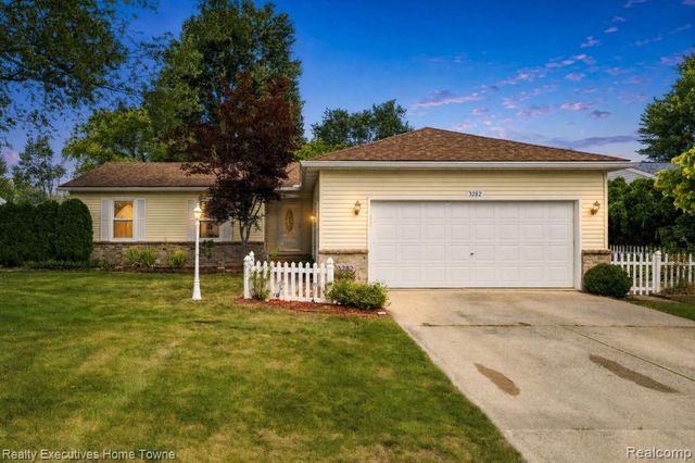 3282 Sapphire Lane, Fort Gratiot, MI 48059