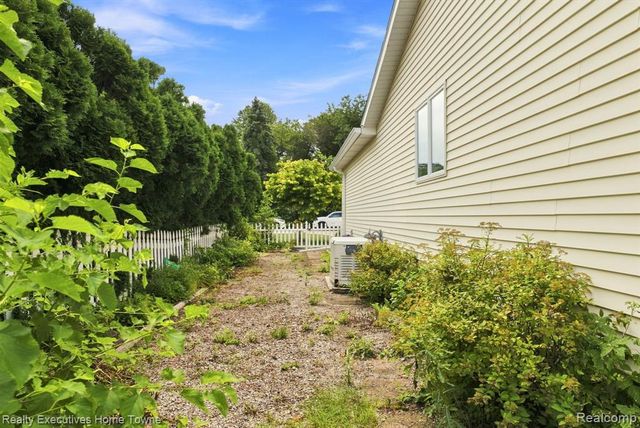 3282 Sapphire Lane, Fort Gratiot, MI 48059