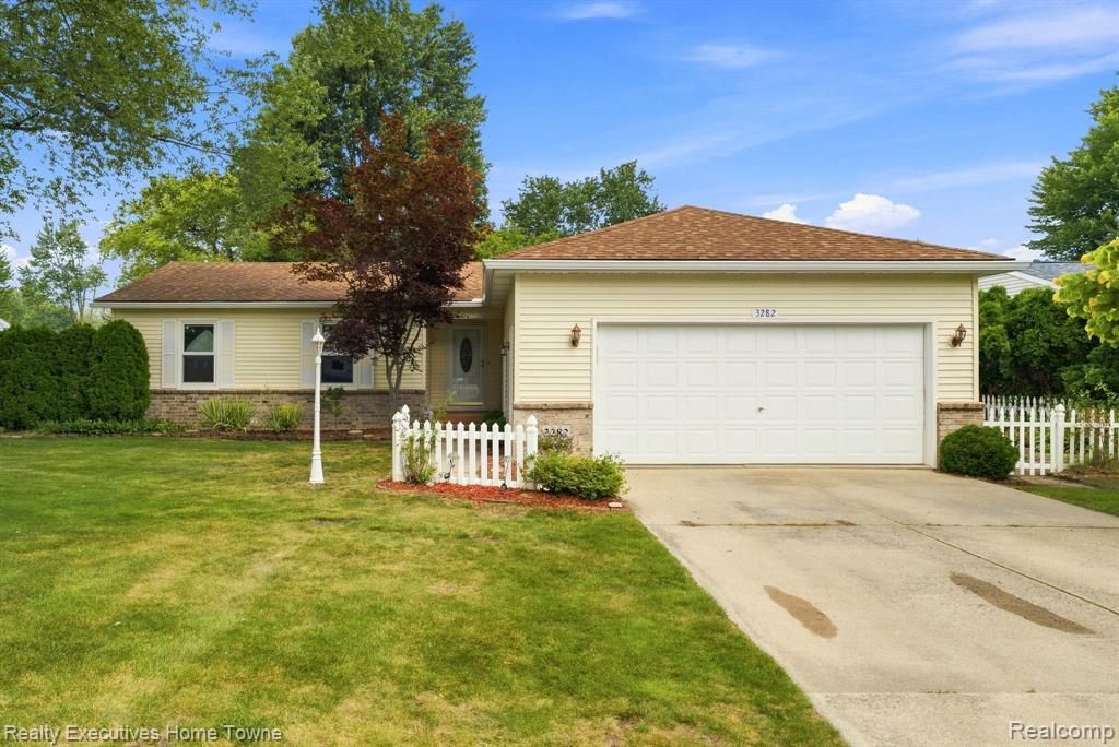 3282 Sapphire Lane, Fort Gratiot, MI 48059