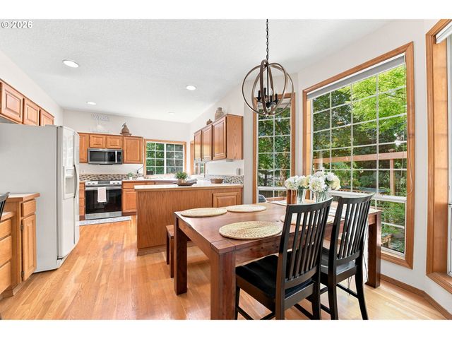2736 Sw 28TH Dr, Portland, OR 97219
