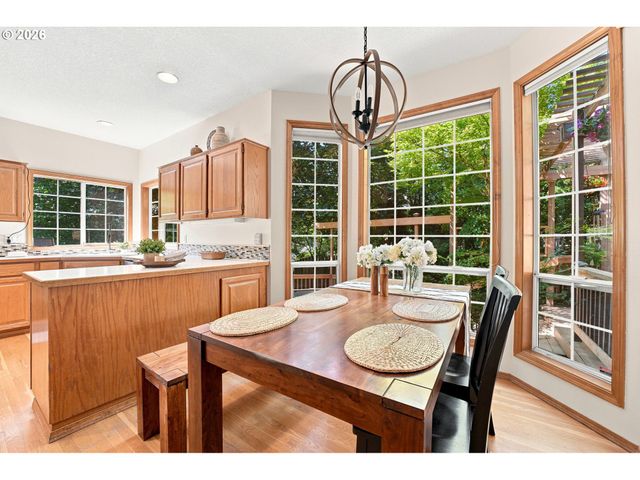 2736 Sw 28TH Dr, Portland, OR 97219
