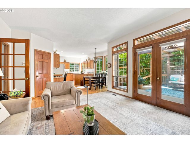 2736 Sw 28TH Dr, Portland, OR 97219