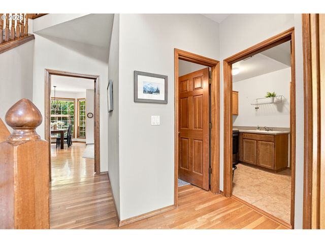 2736 Sw 28TH Dr, Portland, OR 97219