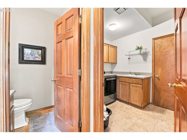 2736 Sw 28TH Dr, Portland, OR 97219