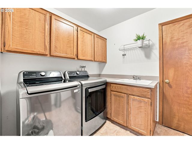 2736 Sw 28TH Dr, Portland, OR 97219