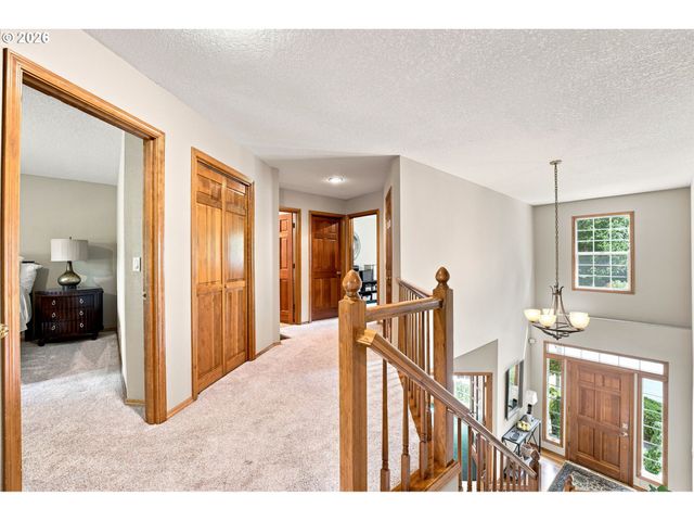 2736 Sw 28TH Dr, Portland, OR 97219