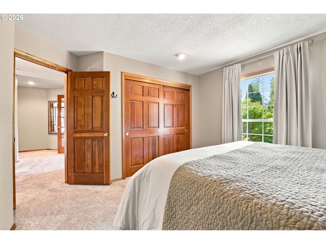 2736 Sw 28TH Dr, Portland, OR 97219