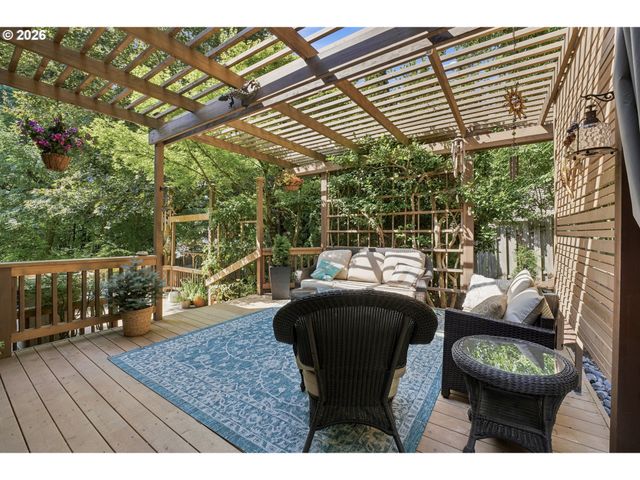 2736 Sw 28TH Dr, Portland, OR 97219