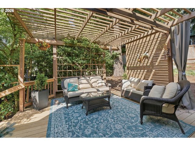 2736 Sw 28TH Dr, Portland, OR 97219