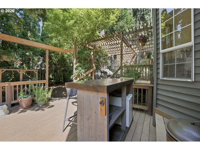 2736 Sw 28TH Dr, Portland, OR 97219