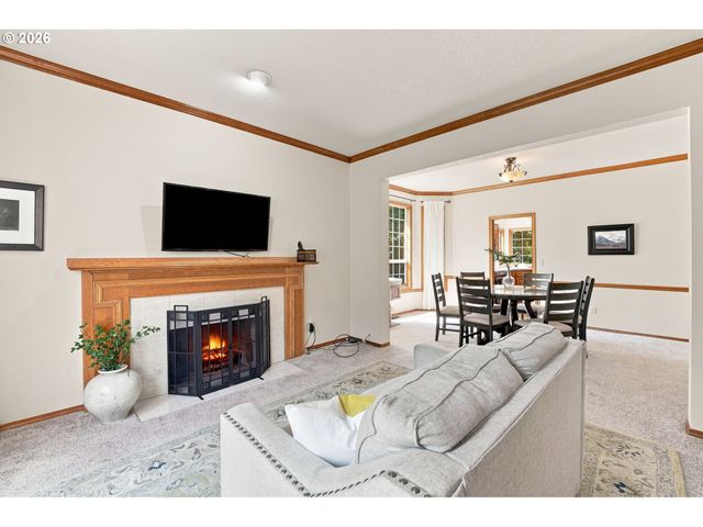 2736 Sw 28TH Dr, Portland, OR 97219
