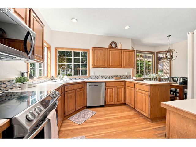 2736 Sw 28TH Dr, Portland, OR 97219
