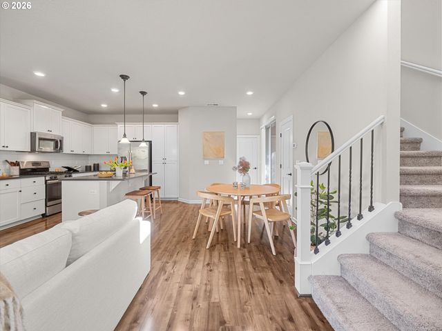 9259 Sw CHOPIN Ln, Portland, OR 97225