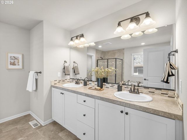 9259 Sw CHOPIN Ln, Portland, OR 97225
