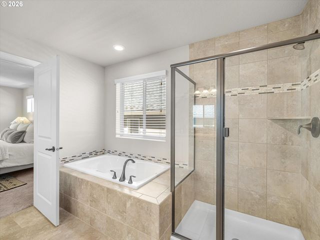 9259 Sw CHOPIN Ln, Portland, OR 97225
