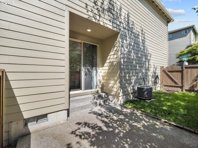 9259 Sw CHOPIN Ln, Portland, OR 97225