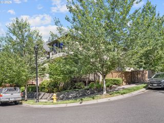 9259 Sw CHOPIN Ln, Portland, OR 97225