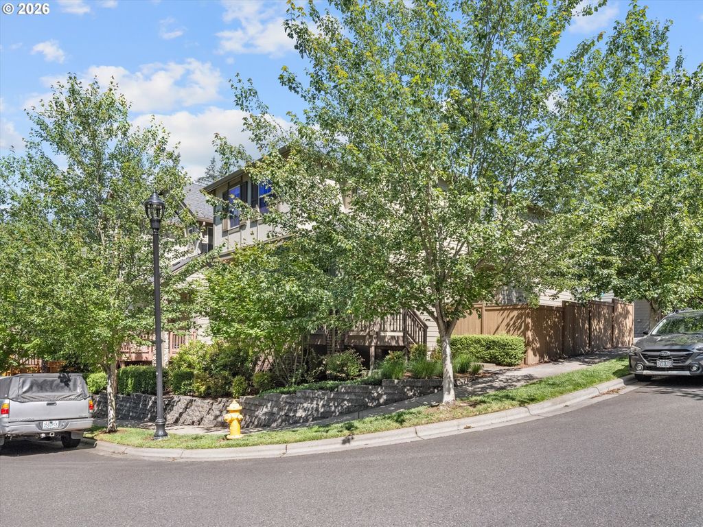 9259 Sw CHOPIN Ln, Portland, OR 97225