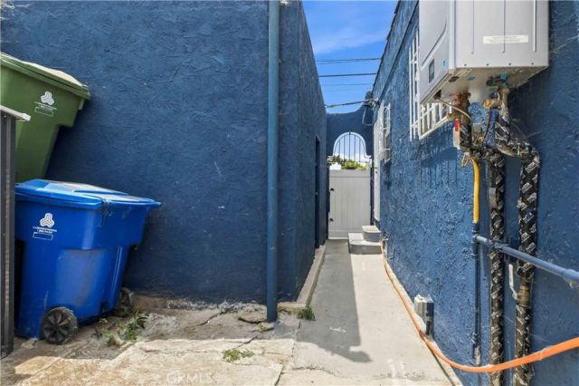5964 S Halldale, Los Angeles, CA 90047