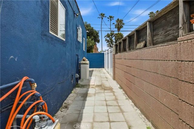 5964 S Halldale, Los Angeles, CA 90047
