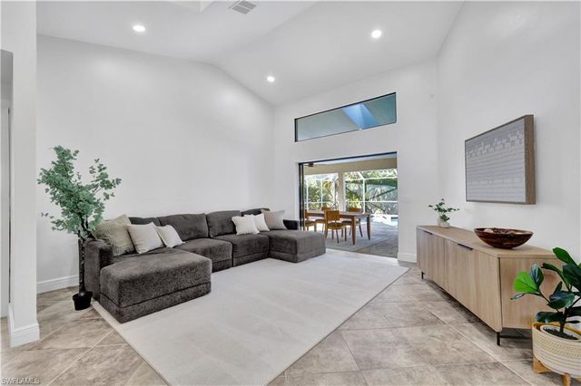 6597 Willow Lake CIR, Fort Myers, FL 33966