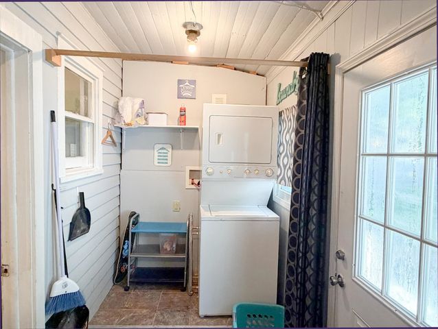 1218 E Iron Ave, Salina, KS 67401