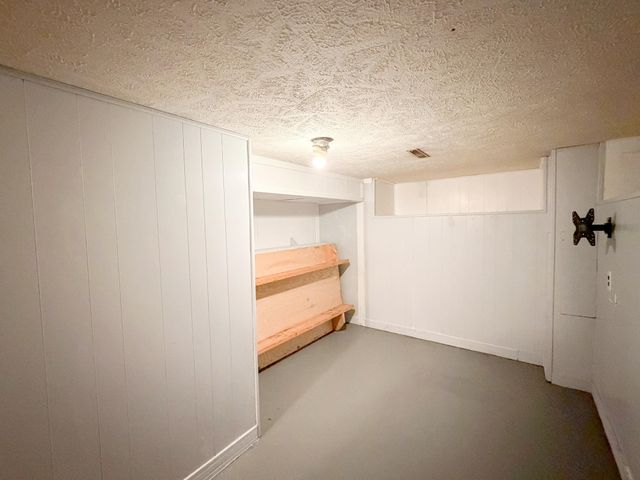 1218 E Iron Ave, Salina, KS 67401