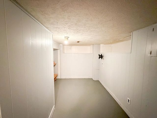 1218 E Iron Ave, Salina, KS 67401