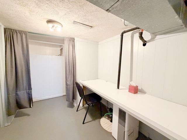 1218 E Iron Ave, Salina, KS 67401