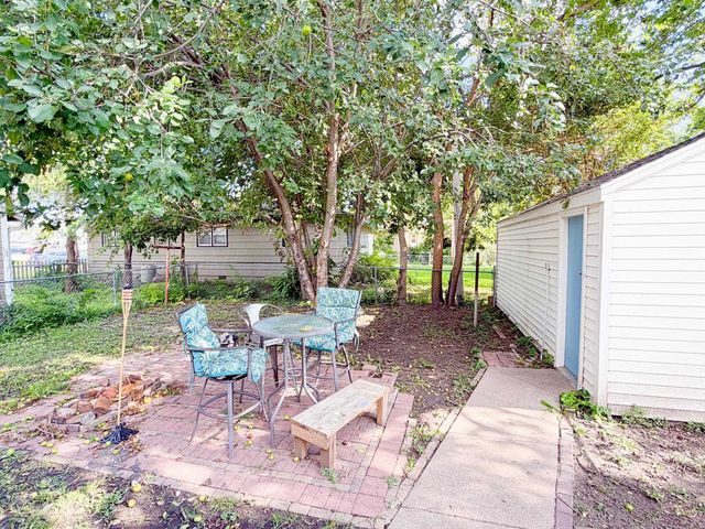 1218 E Iron Ave, Salina, KS 67401