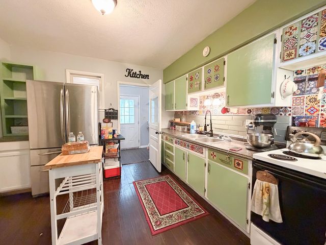1218 E Iron Ave, Salina, KS 67401