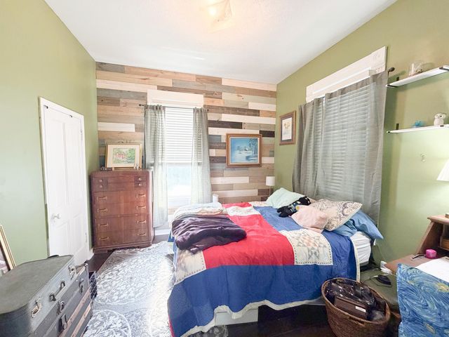 1218 E Iron Ave, Salina, KS 67401